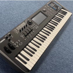 Yamaha MODX6 Synthesizer 